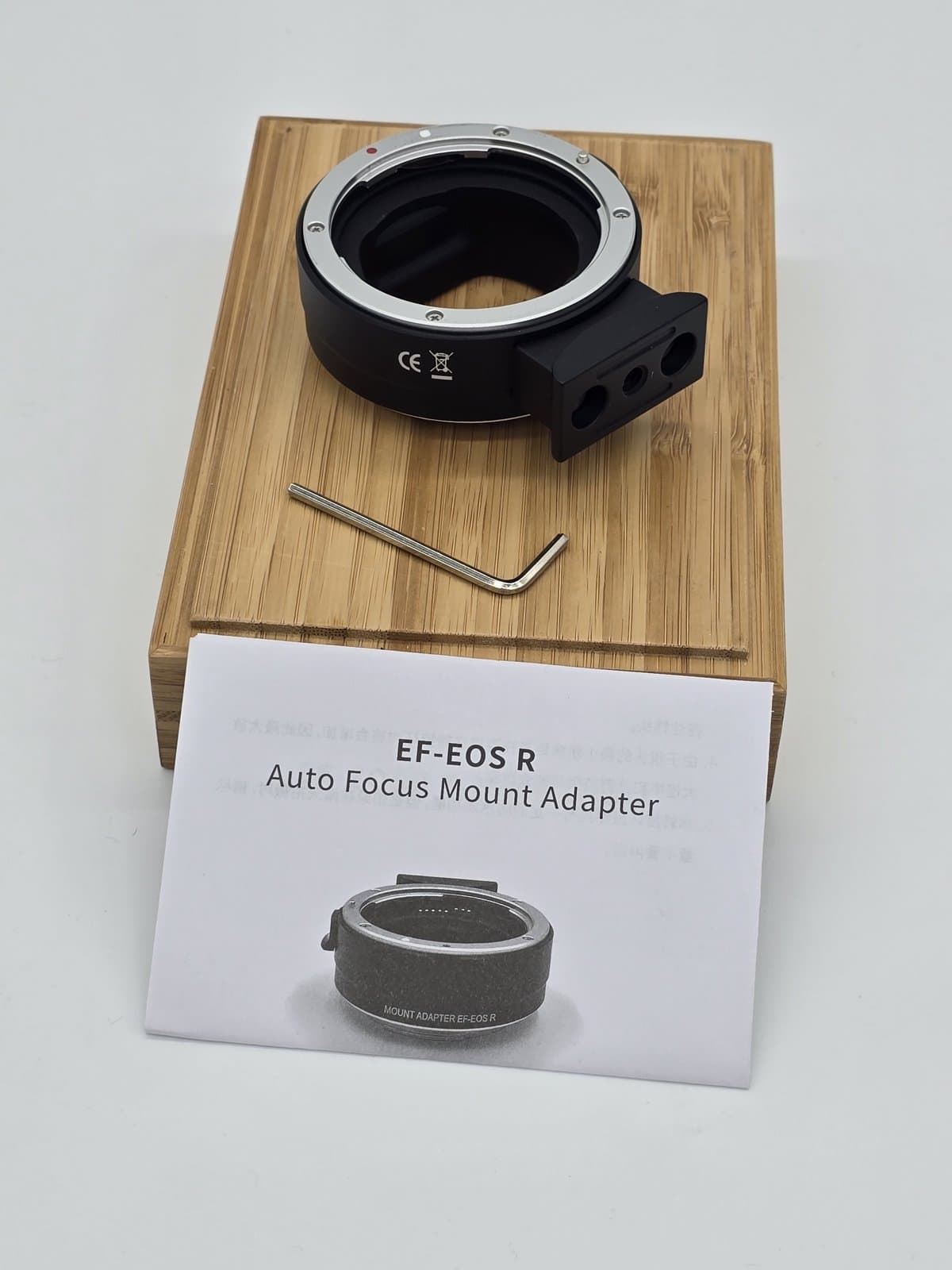 Adaptér Canon EF → EOS R (RF) s autofokusem a patkou