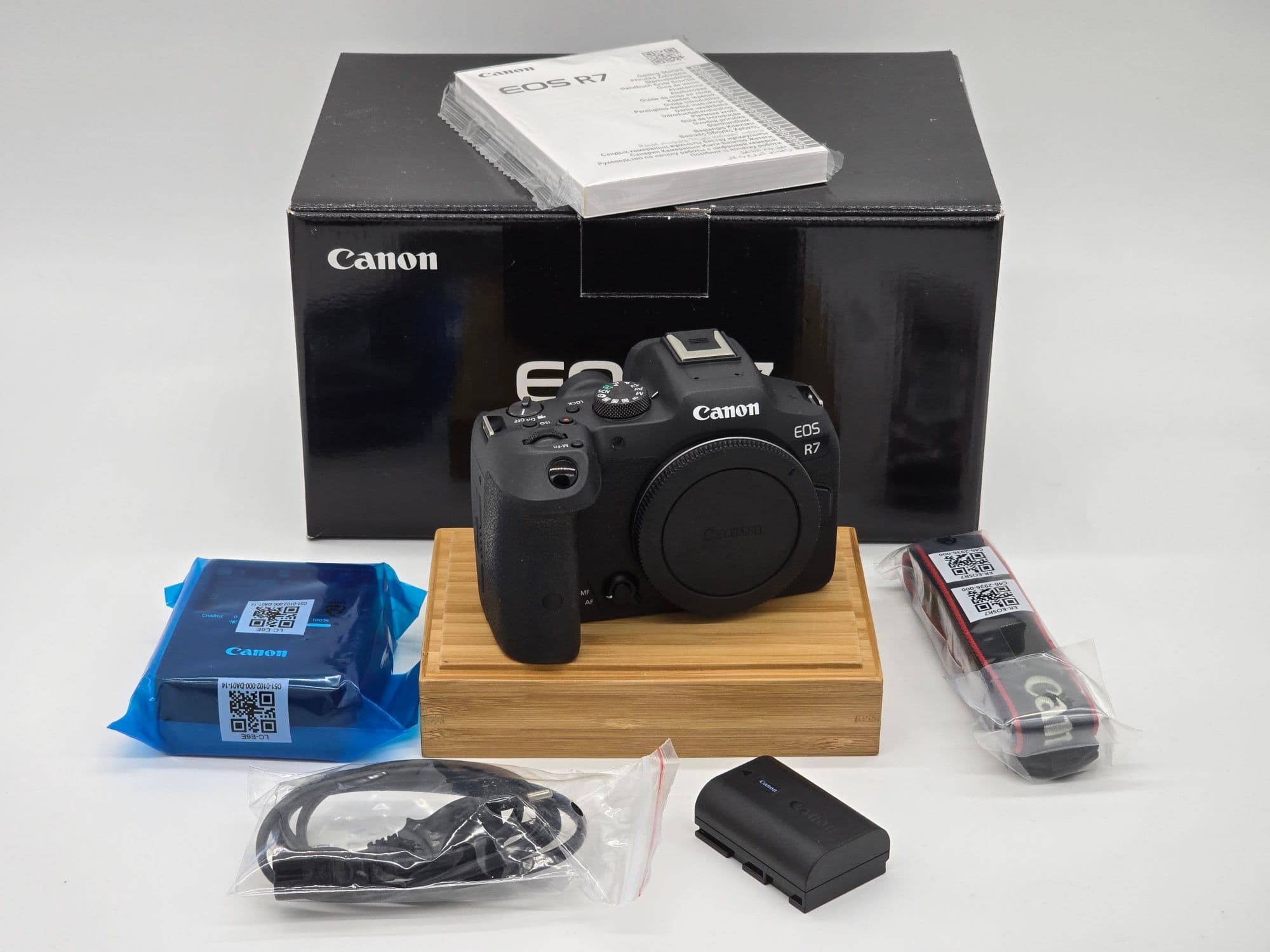 Canon EOS R7